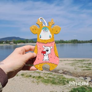 Málnahó és Pukkandúr – Egyedi, kézzel festett Mirkalurka (18 cm)