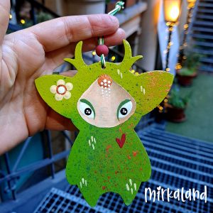 Zöldszív Őrző Mirkalurka - 12 cm fafigura